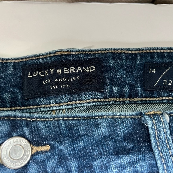Lucky Brand, button front, denim shorts. EUC - Picture 4 of 4